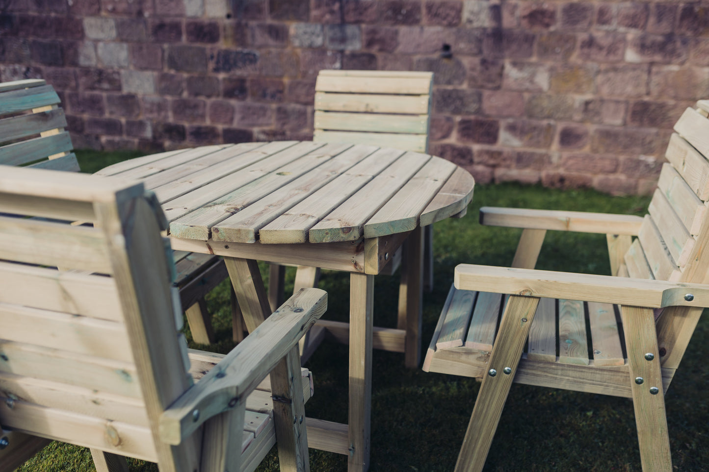CLOVER ROUND TABLE SET - 4 SEATER