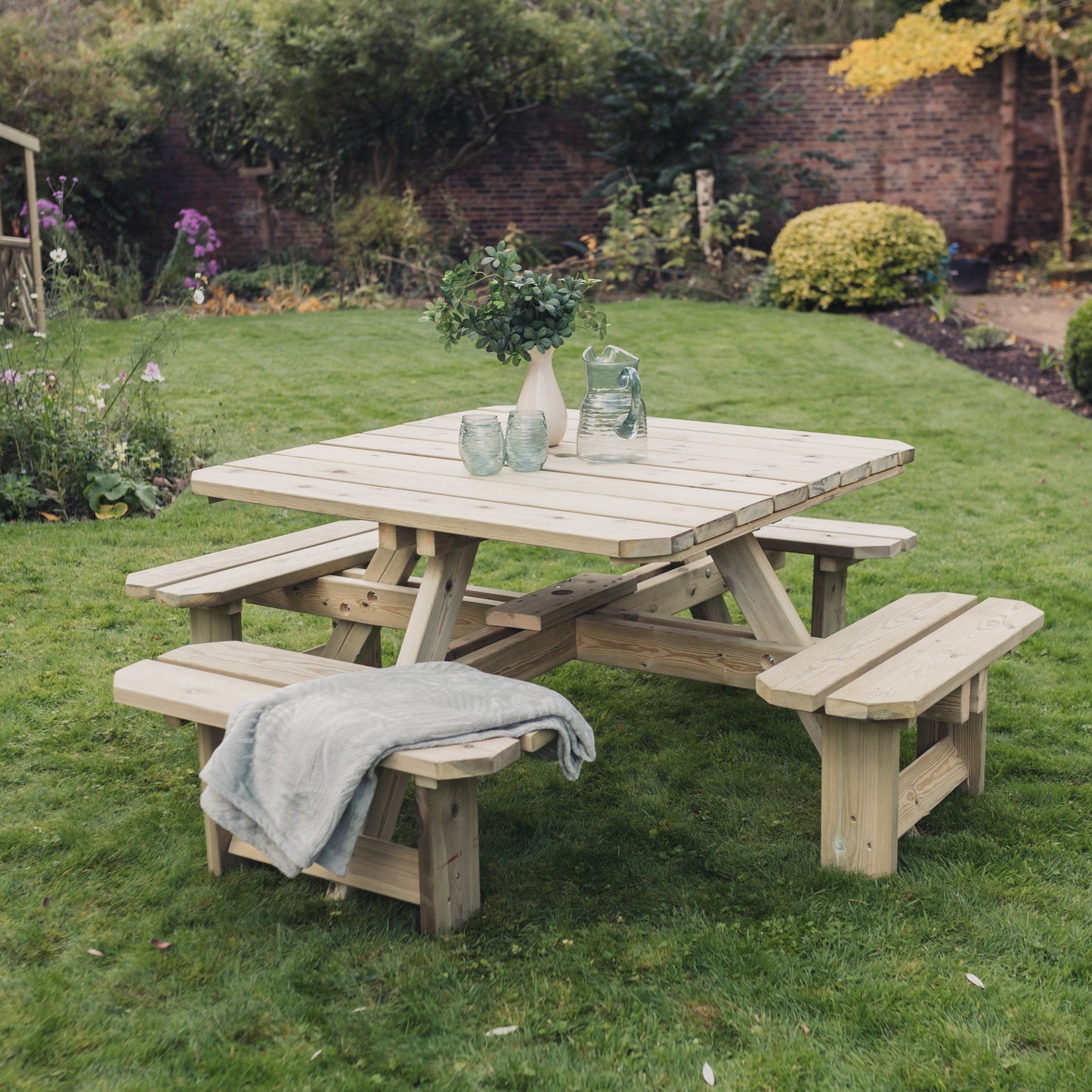 WESTWOOD SQUARE PICNIC TABLE