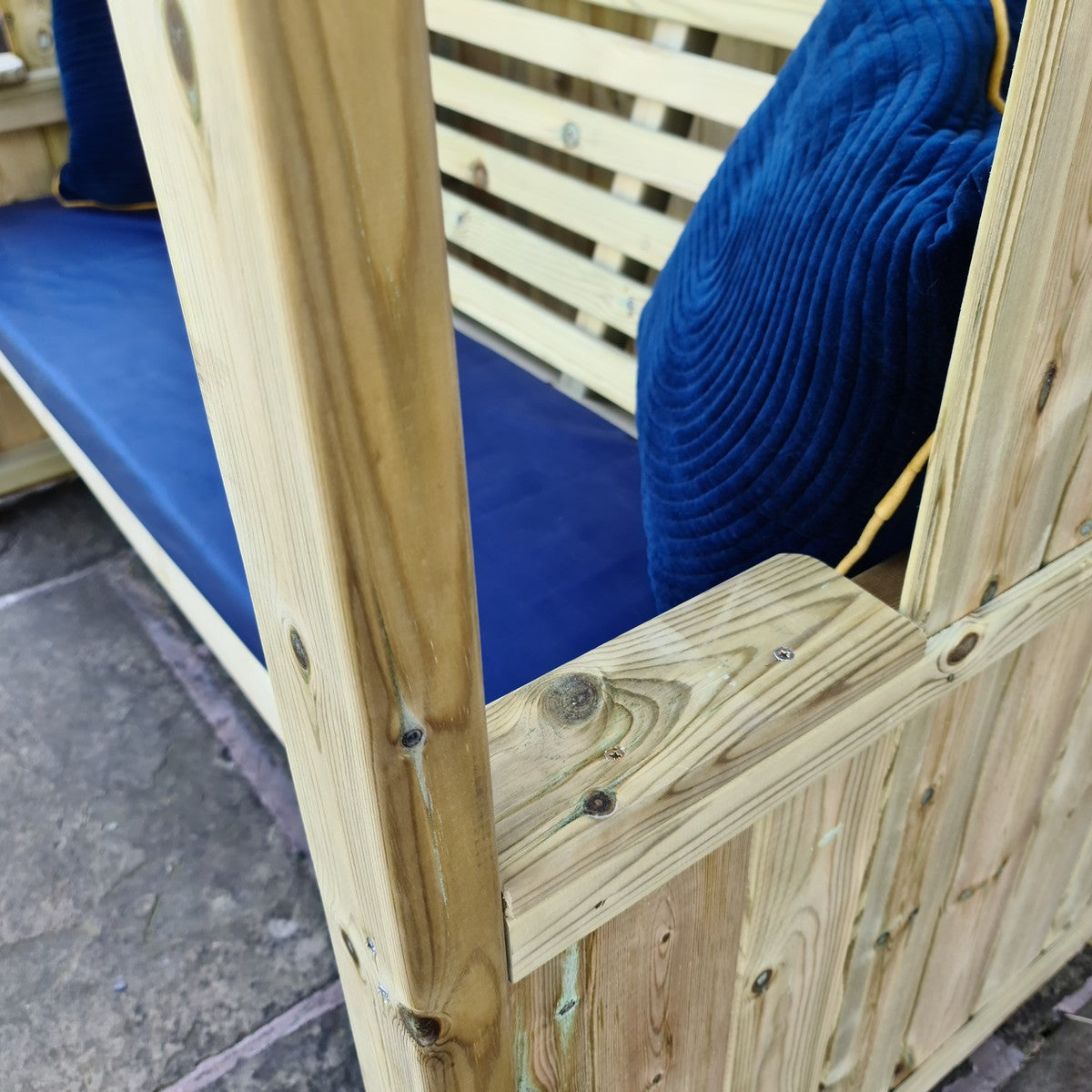 FOUR SEASONS 3 SEATER ARBOUR