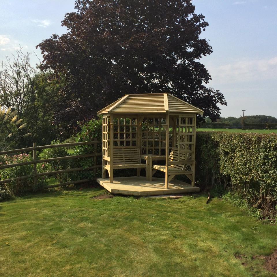 Corner Arbour with Louvre Roof