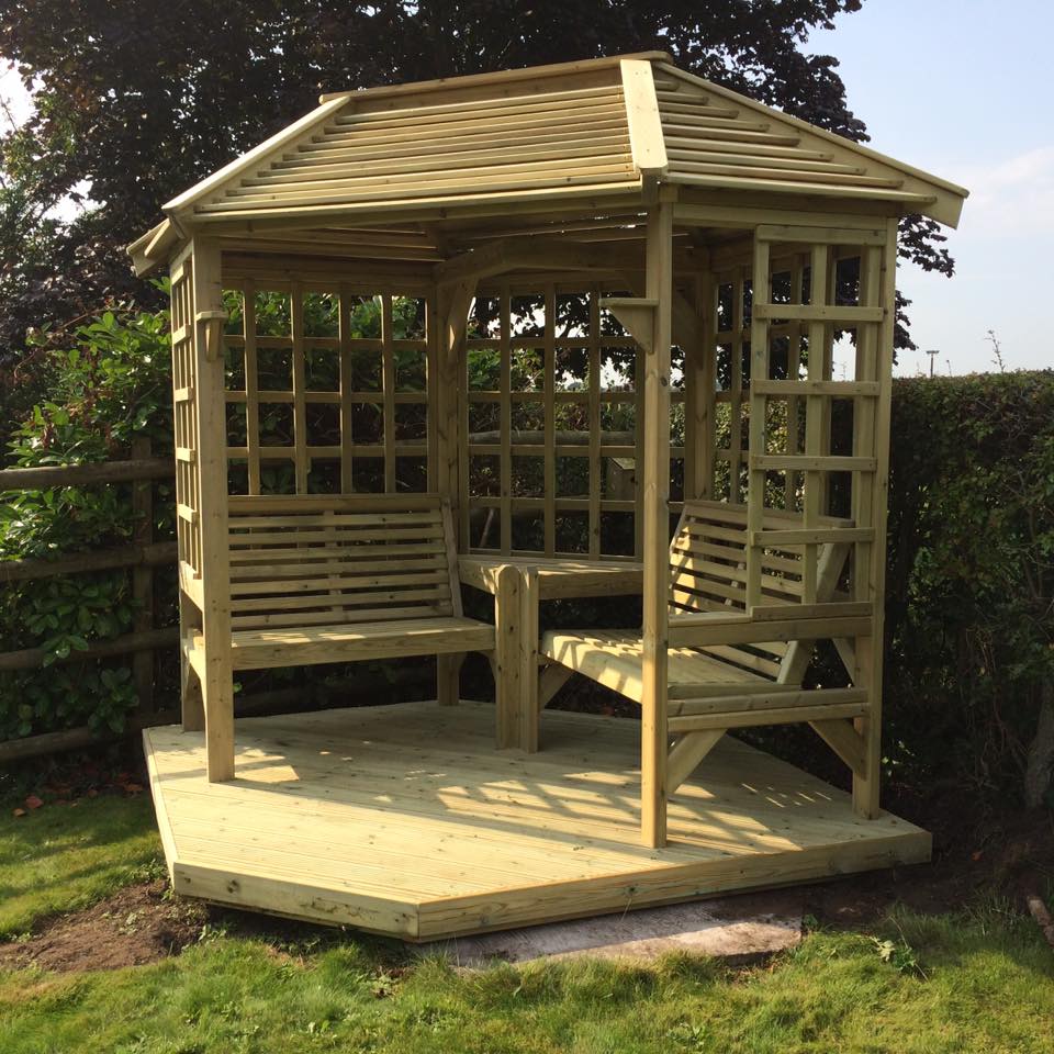 Corner Arbour with Louvre Roof