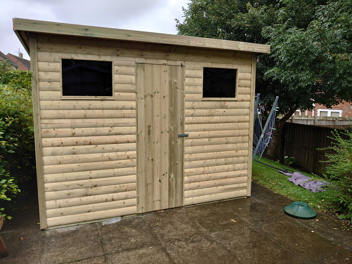 PENT SHED - DOOR IN THE MIDDLE