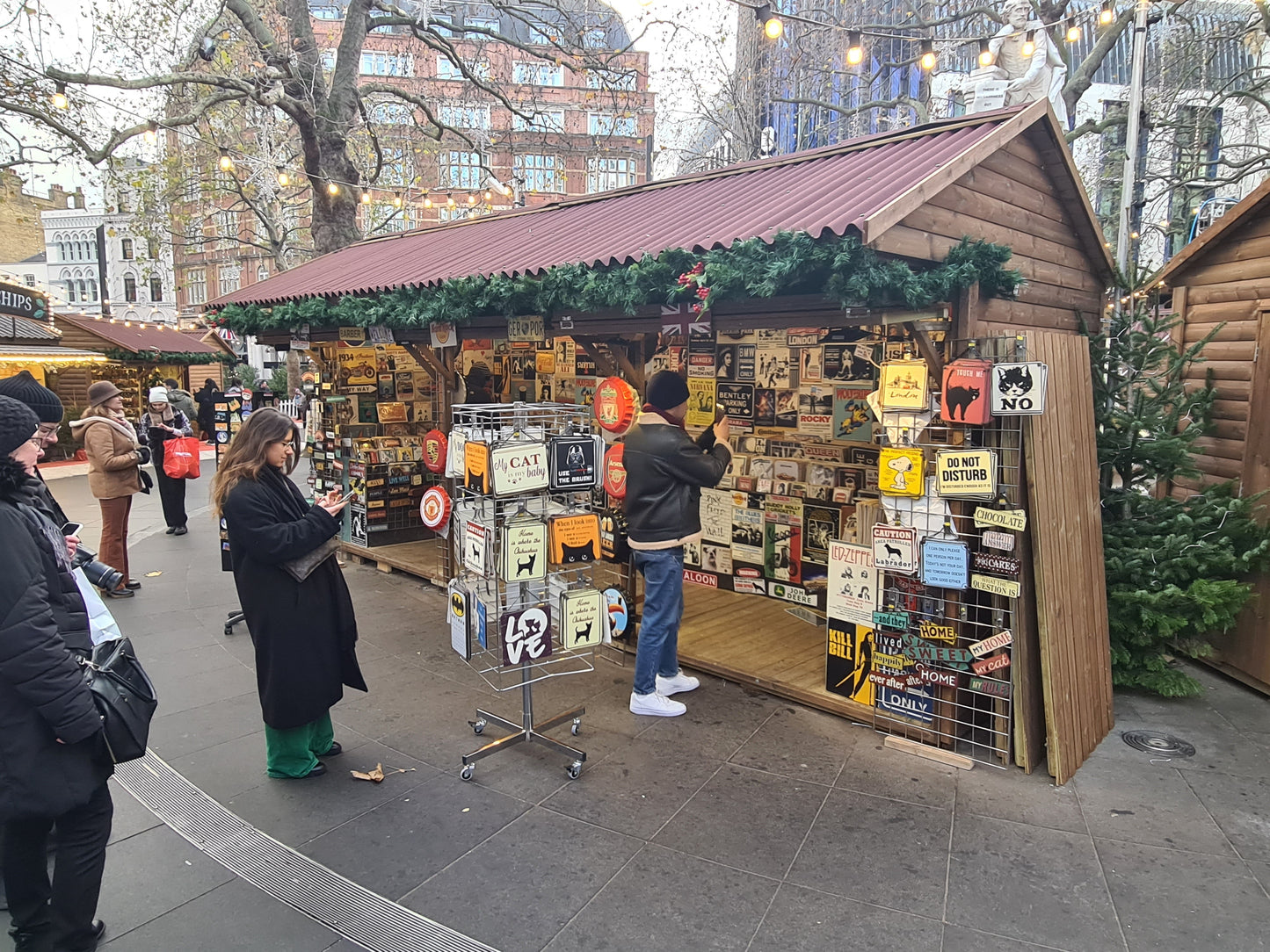 EDINBURGH MARKET CHALET - 6M X 2M
