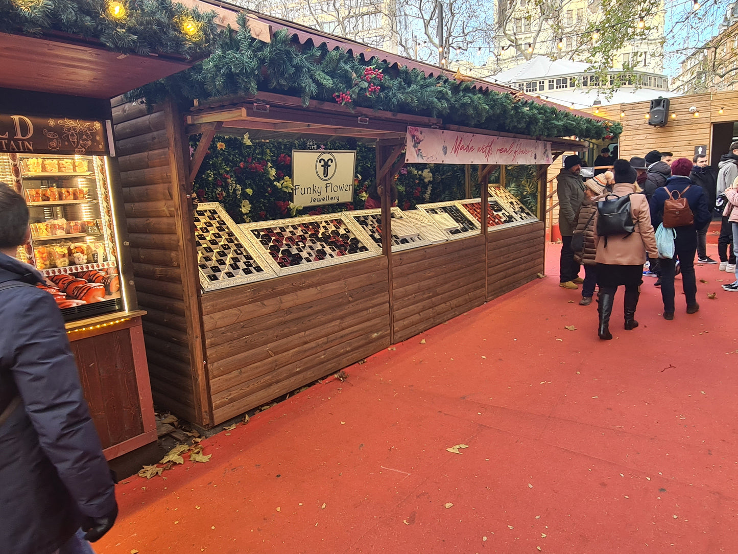 EDINBURGH MARKET CHALET - 6M X 2M