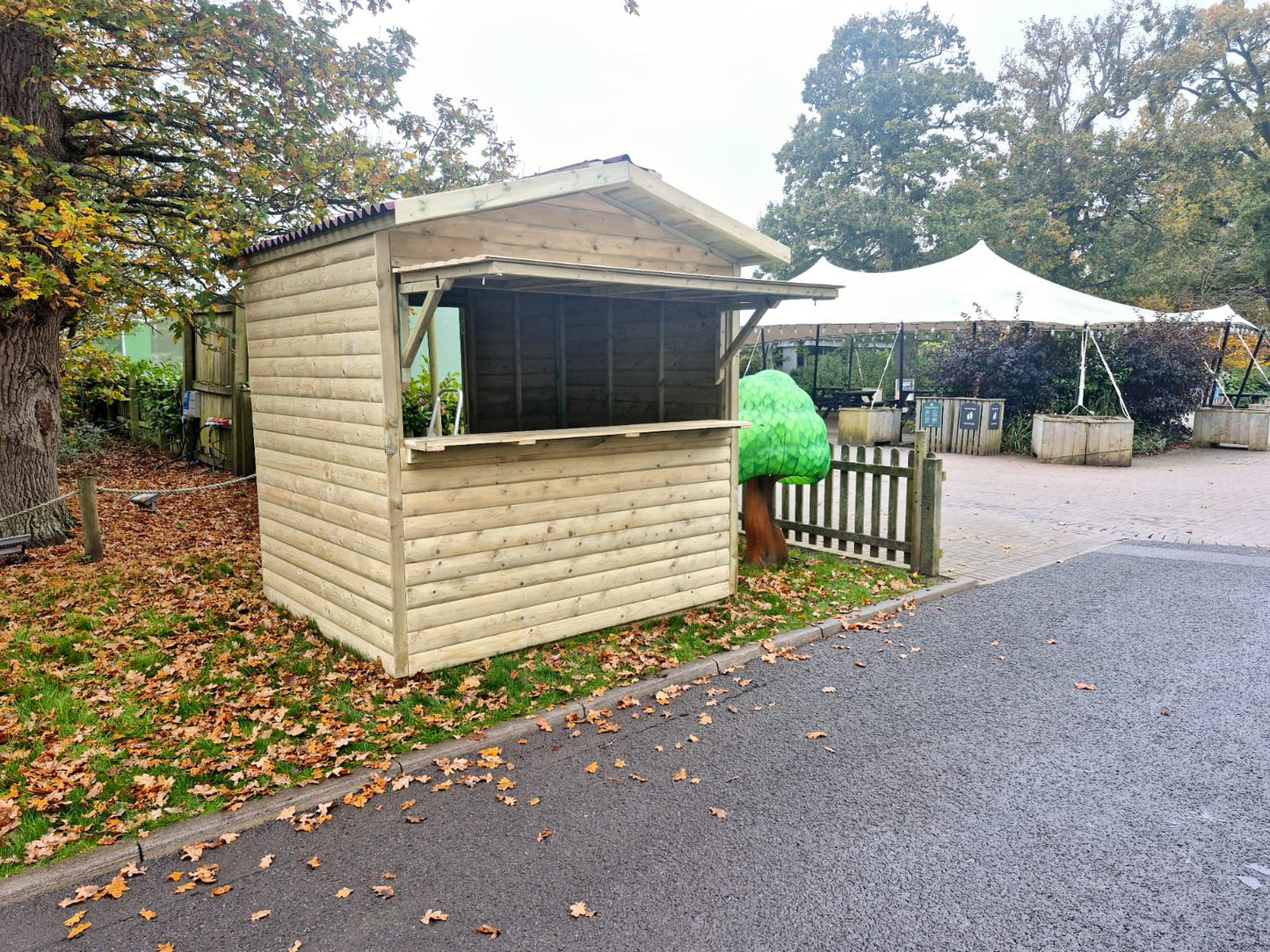 MARKET CHALET - 2.4M x 2.M