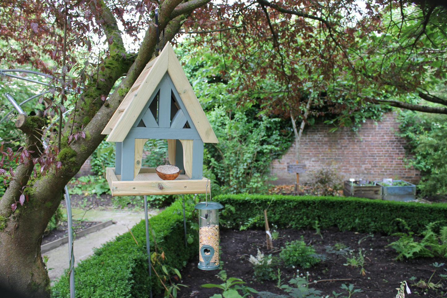 COTTAGE HANGING BIRD TABLE