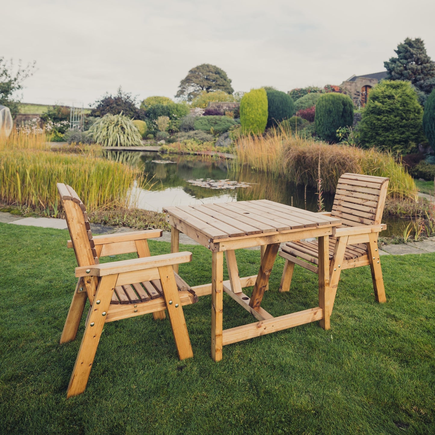 Valley 2 Seat Bistro Set 2 X Chairs 99cm Table