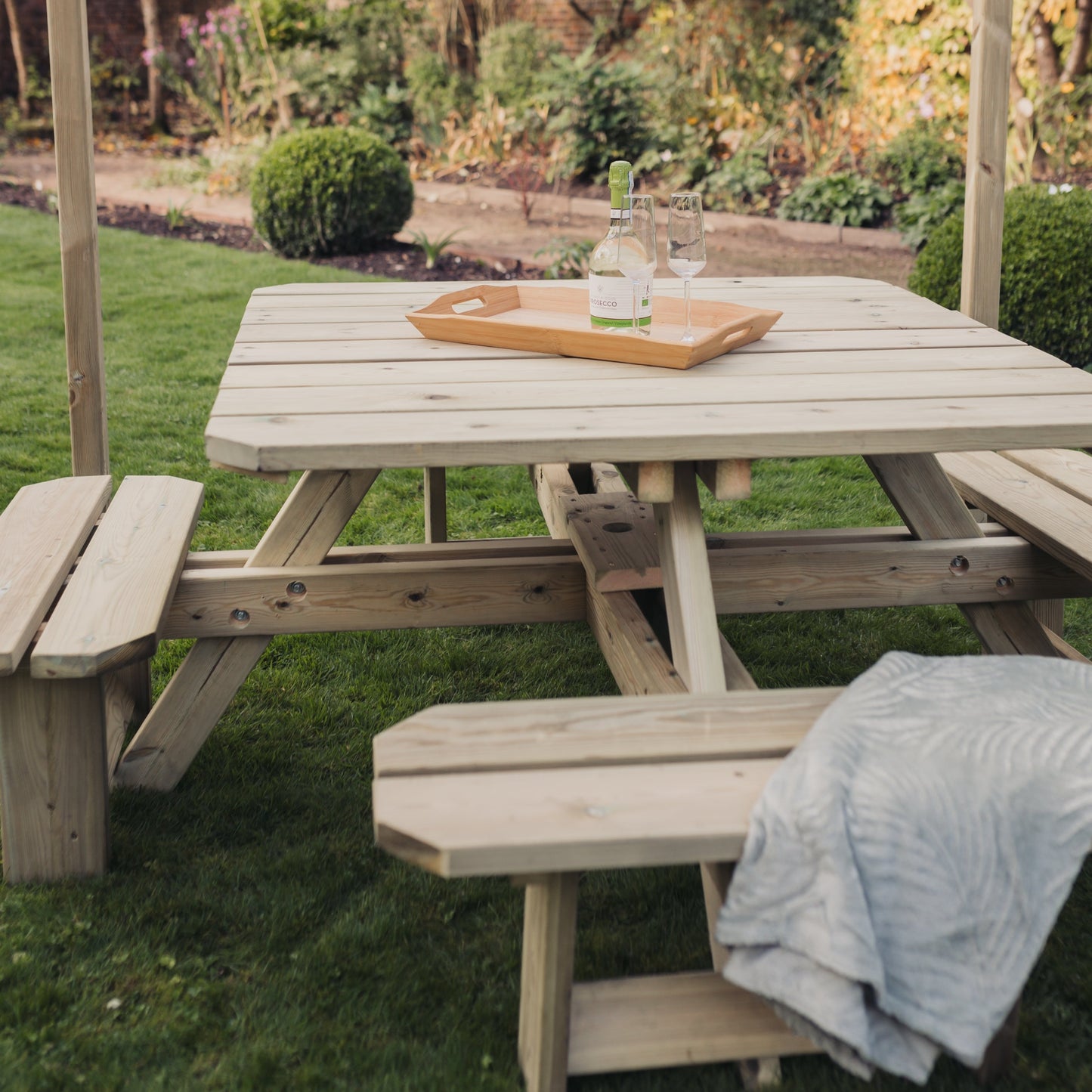 WESTWOOD SQUARE PICNIC TABLE