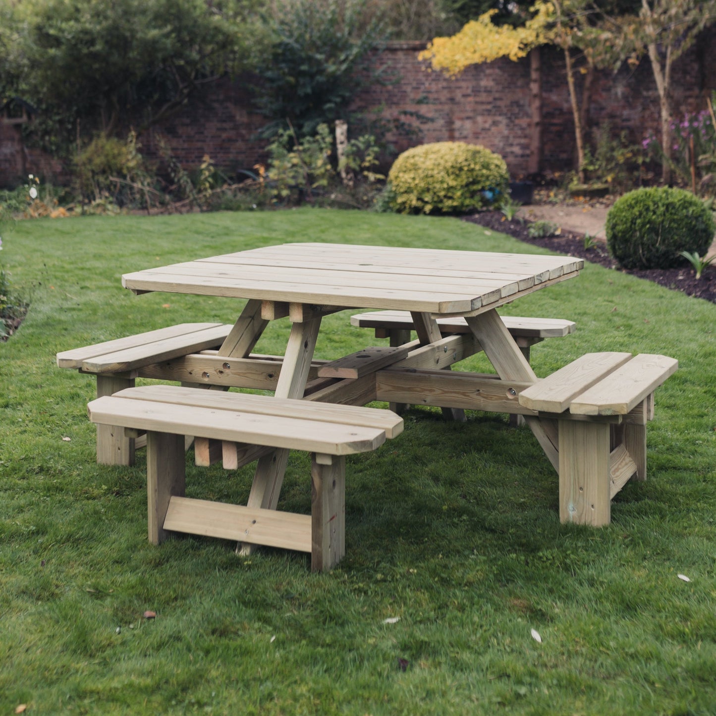 WESTWOOD SQUARE PICNIC TABLE