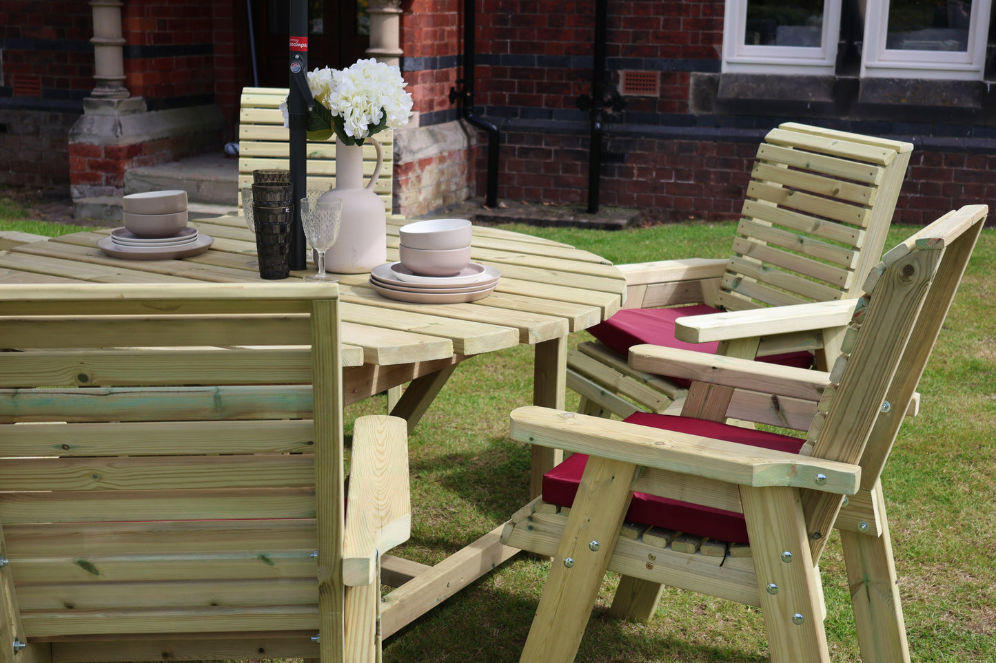 Ergo Round Table Set - 6 Seater