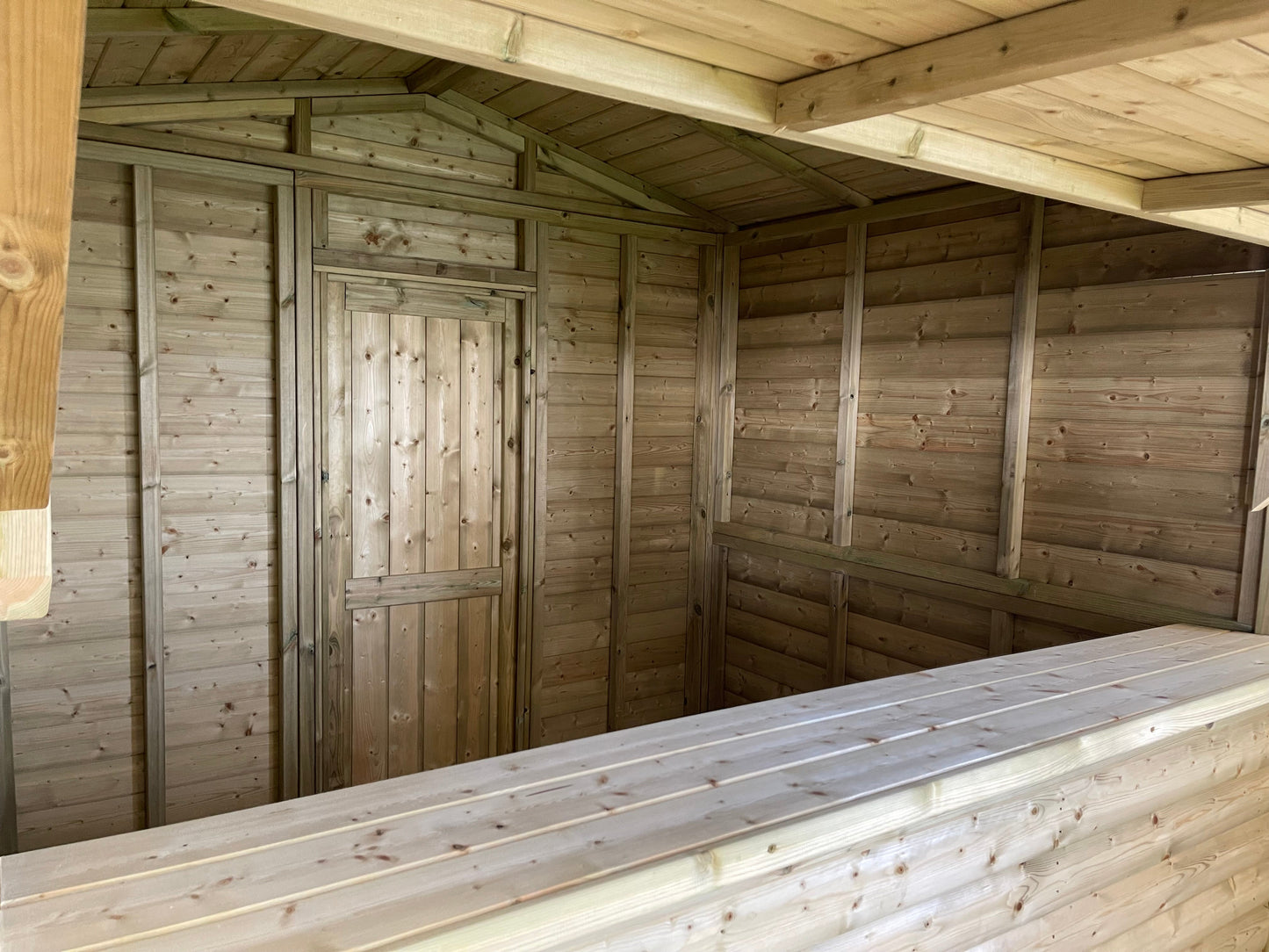 MARKET CHALET - 2.4M x 2.M
