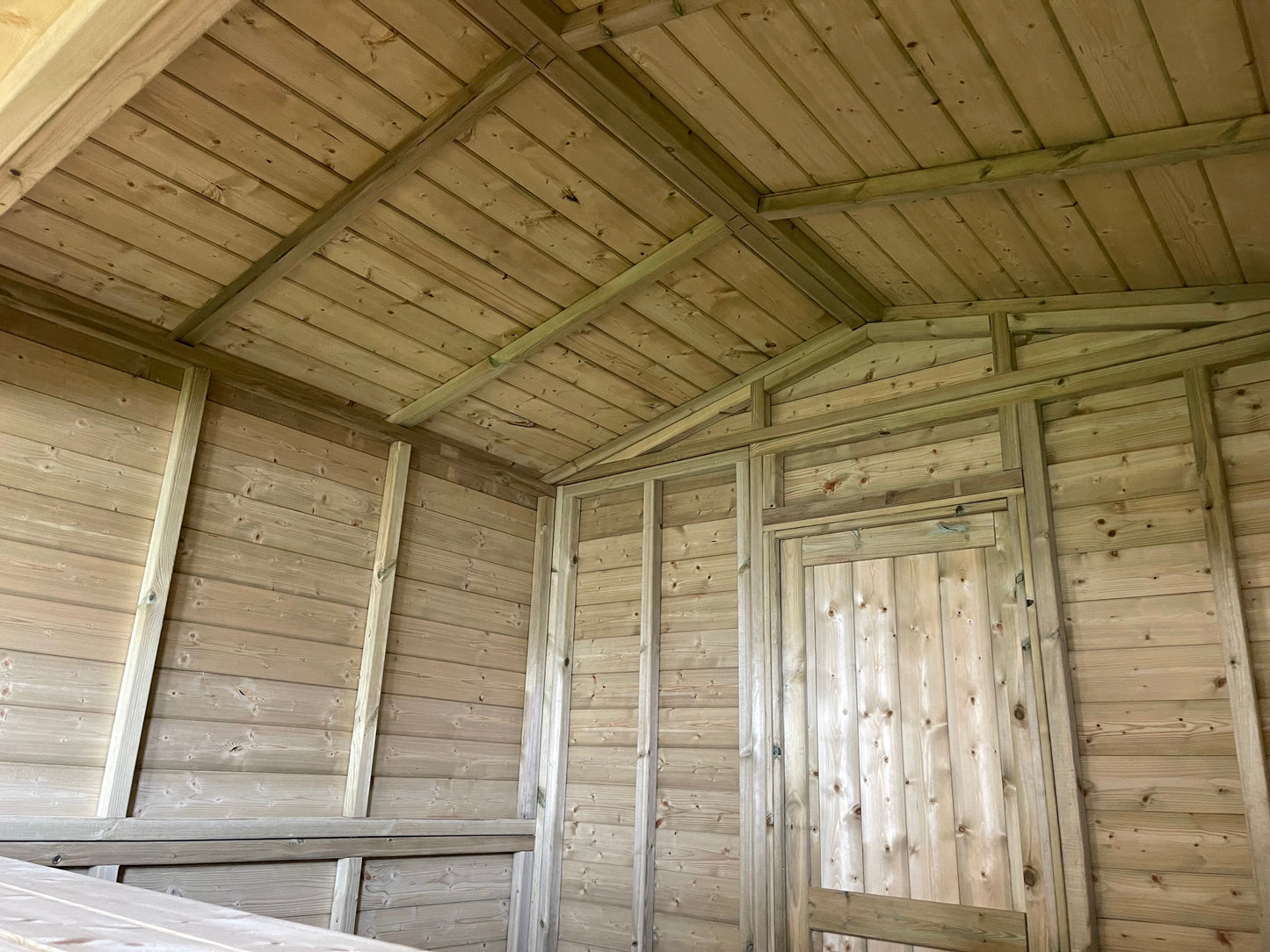 MARKET CHALET - 2.4M x 2.M
