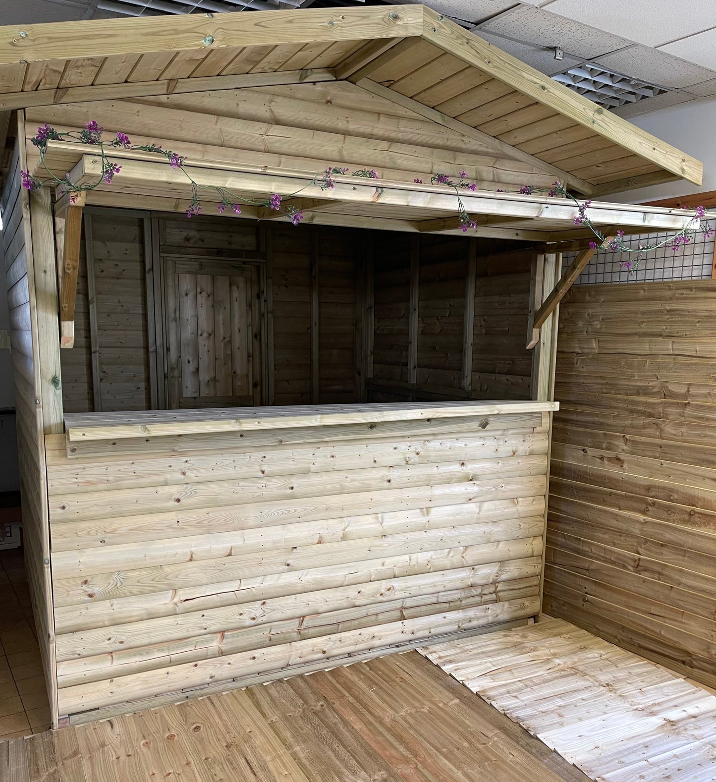 MARKET CHALET - 2.4M x 2.M