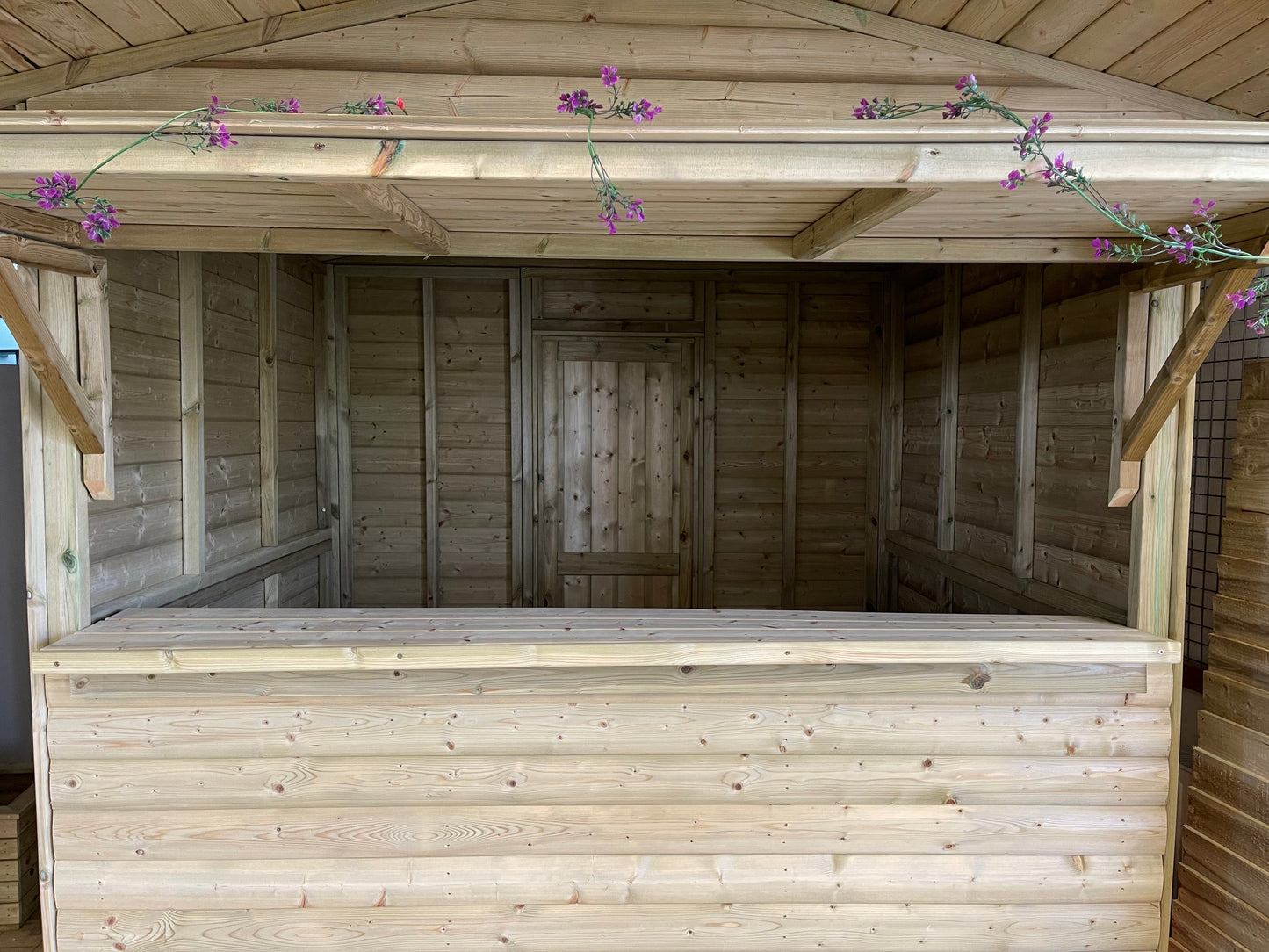 MARKET CHALET - 2.4M x 2.M