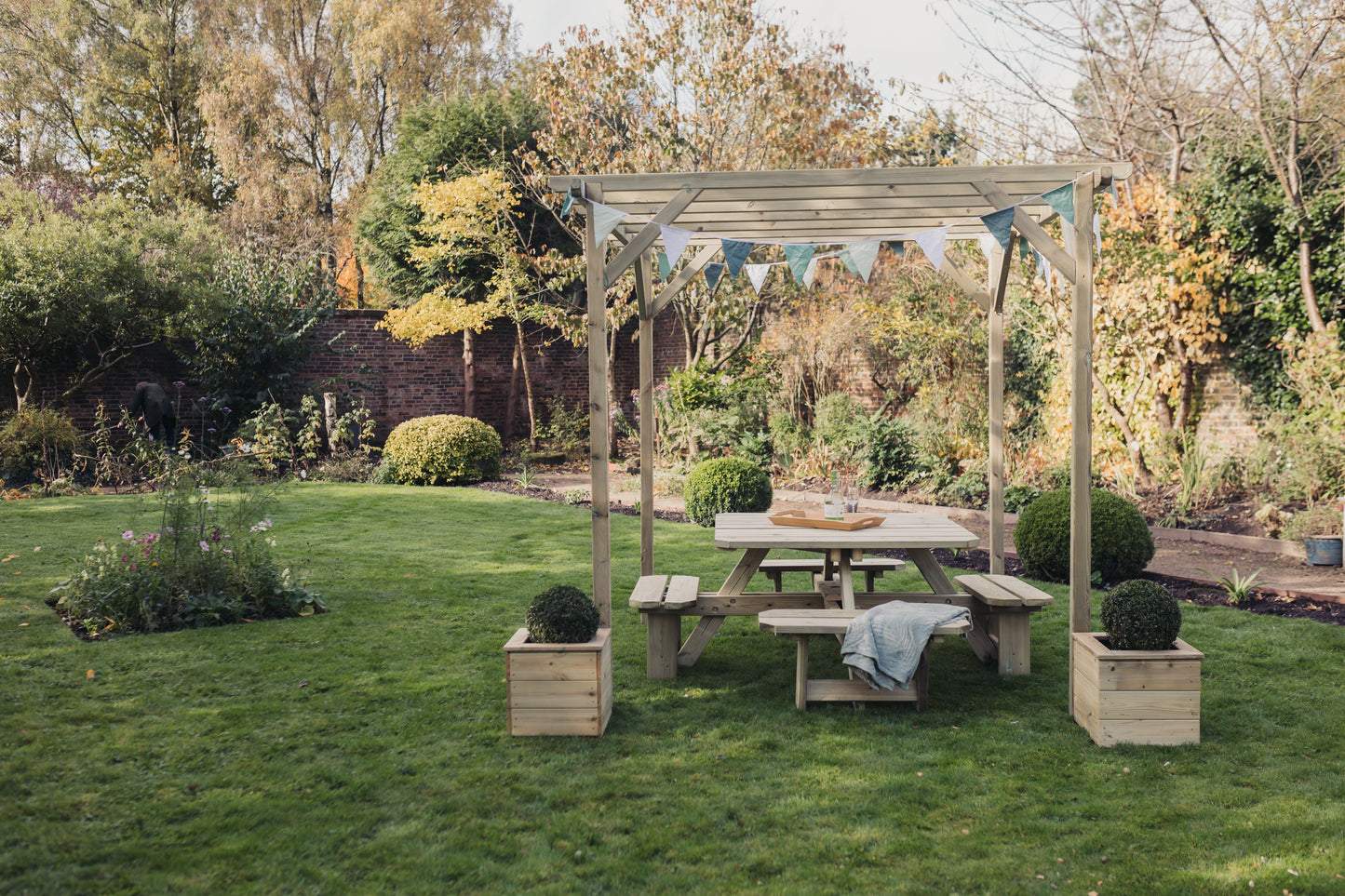 CONTEMPORARY PERGOLA - 2.4M X 2.4M