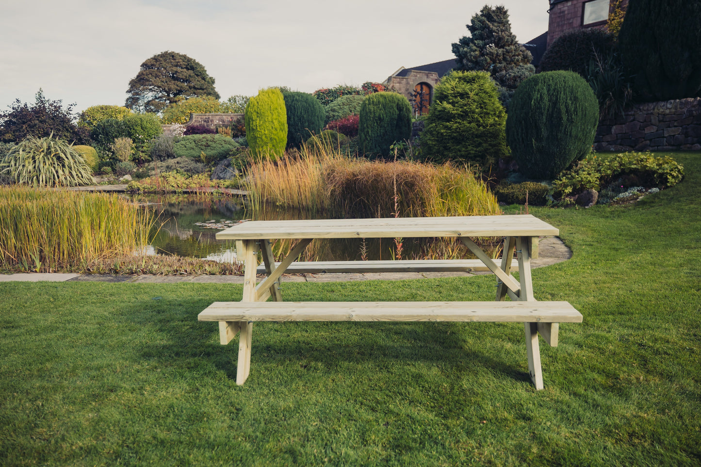 TRADITIONAL PICNIC TABLE - 179.5cm