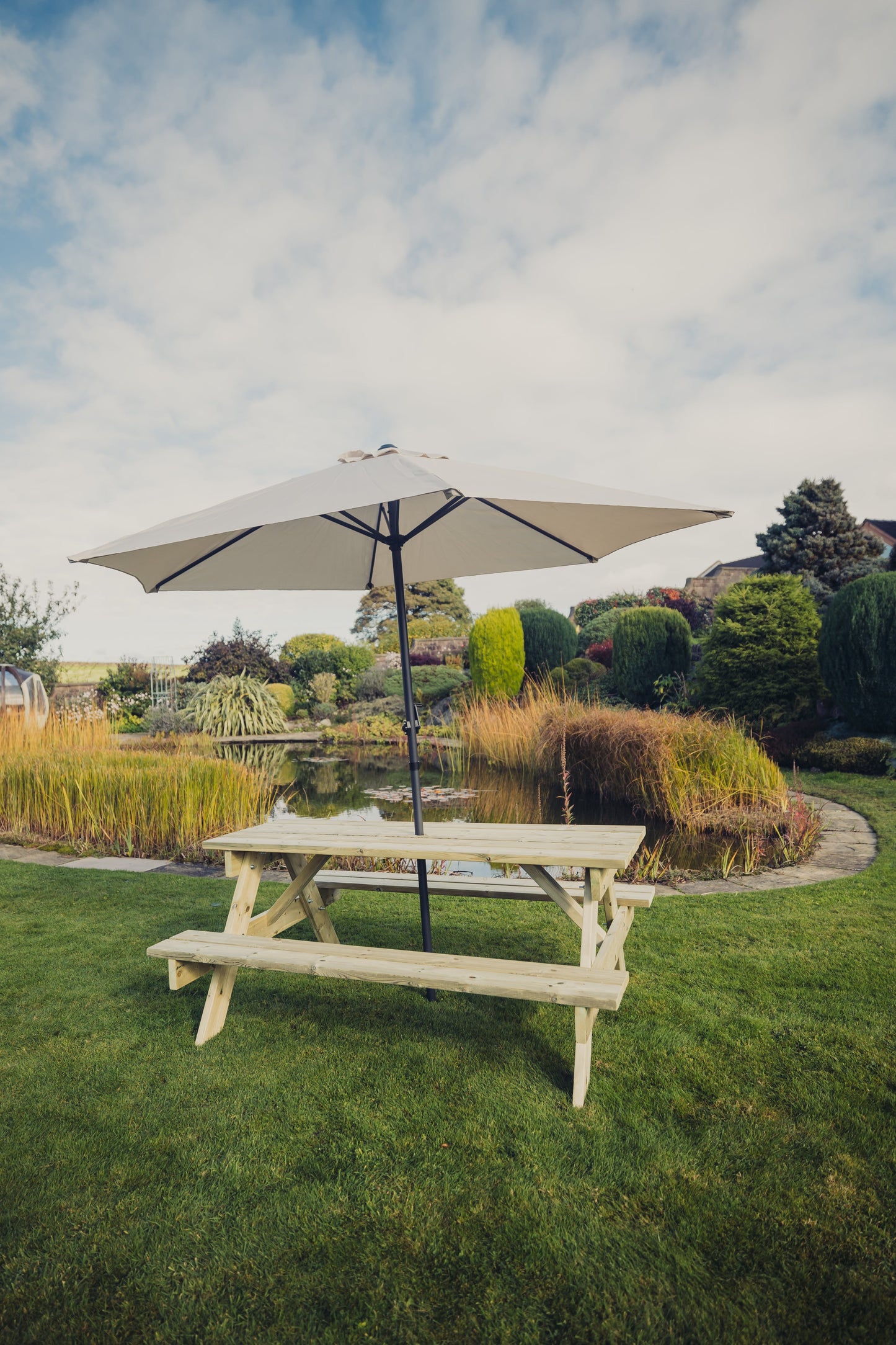 TRADITIONAL PICNIC TABLE - 179.5cm