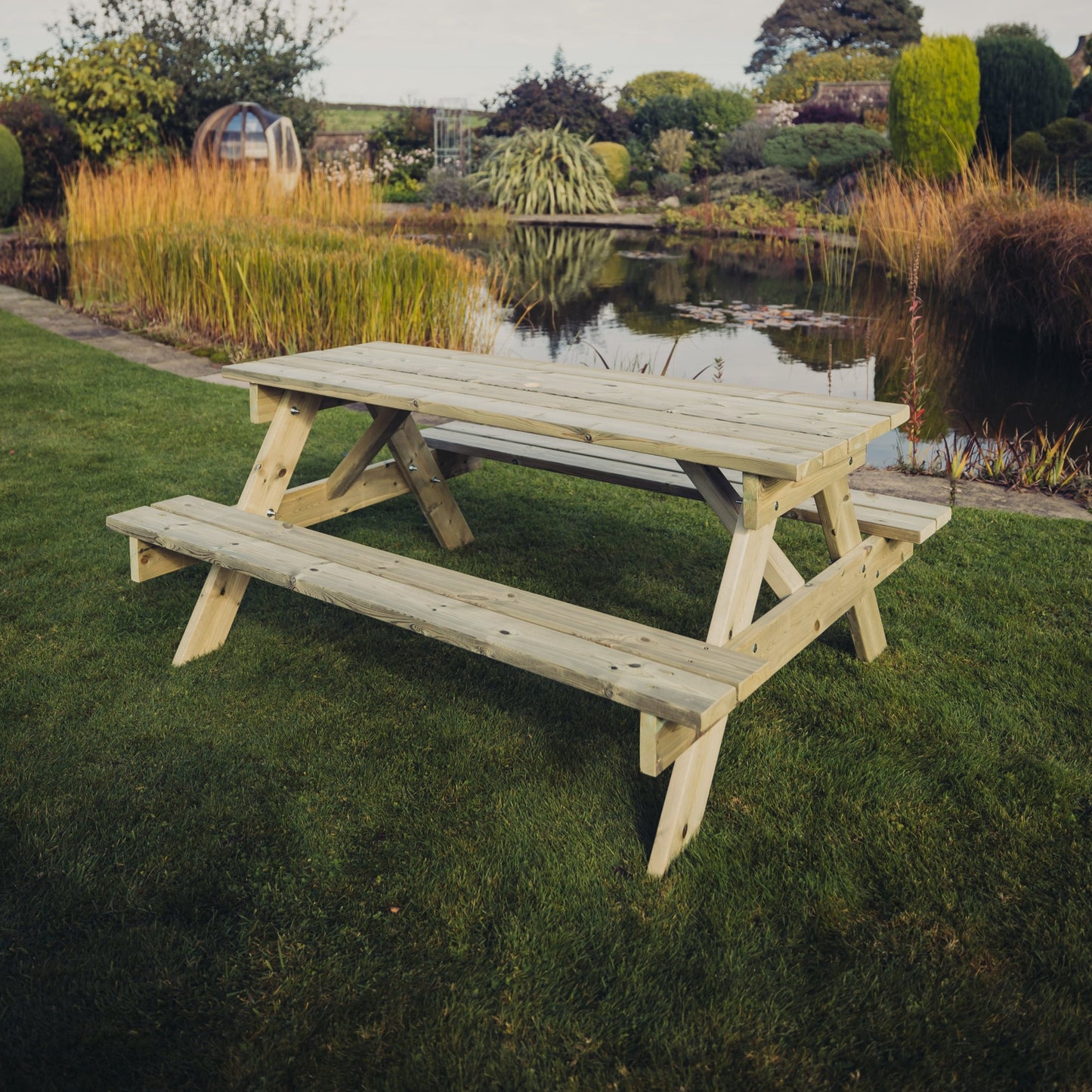 TRADITIONAL PICNIC TABLE - 179.5cm