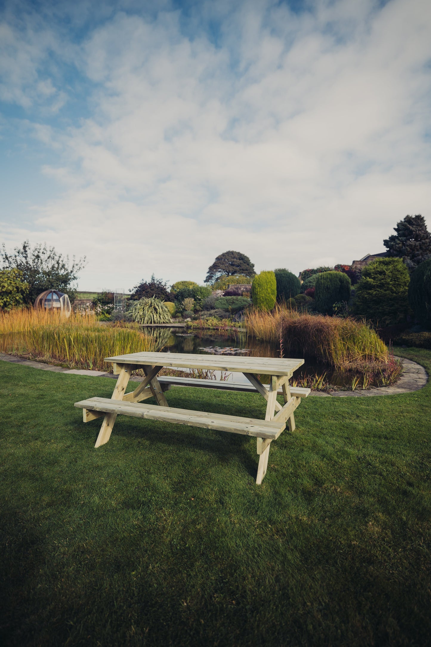 TRADITIONAL PICNIC TABLE - 179.5cm