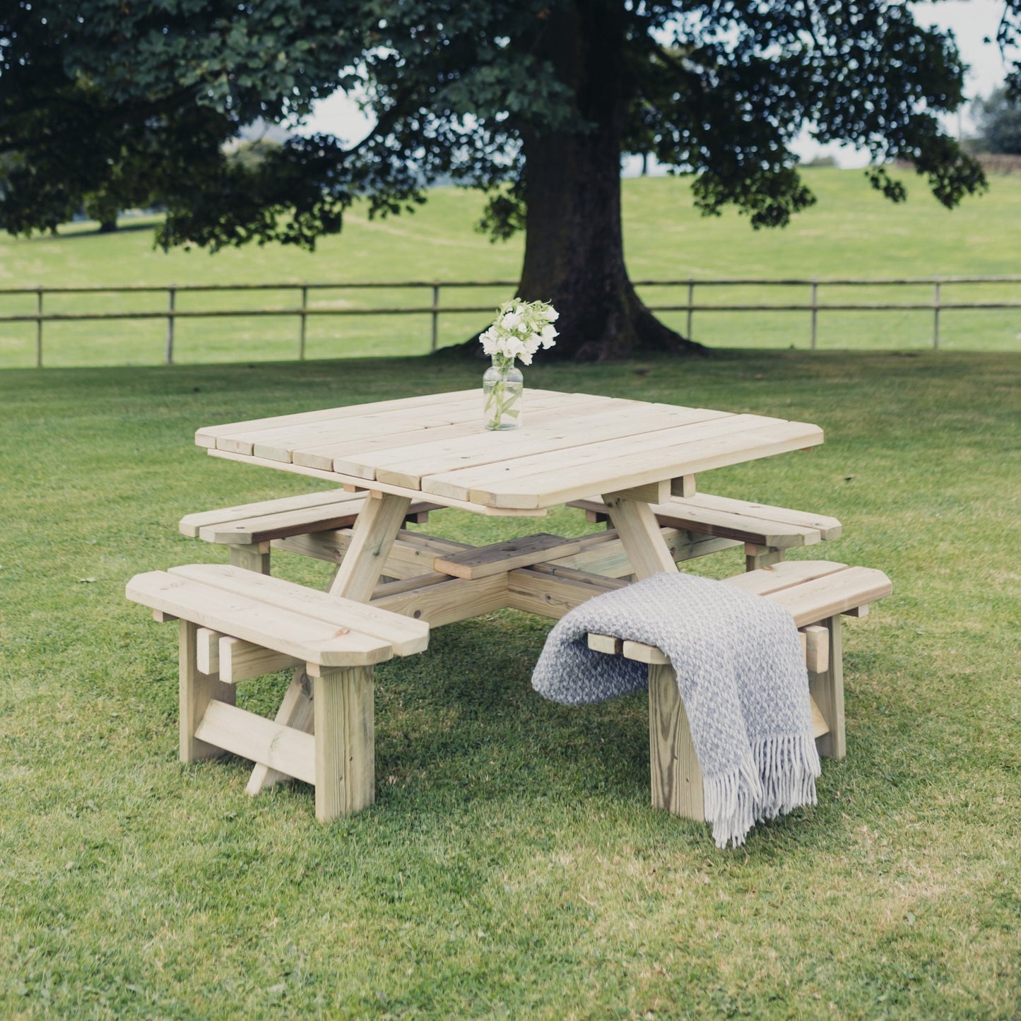 WESTWOOD SQUARE PICNIC TABLE