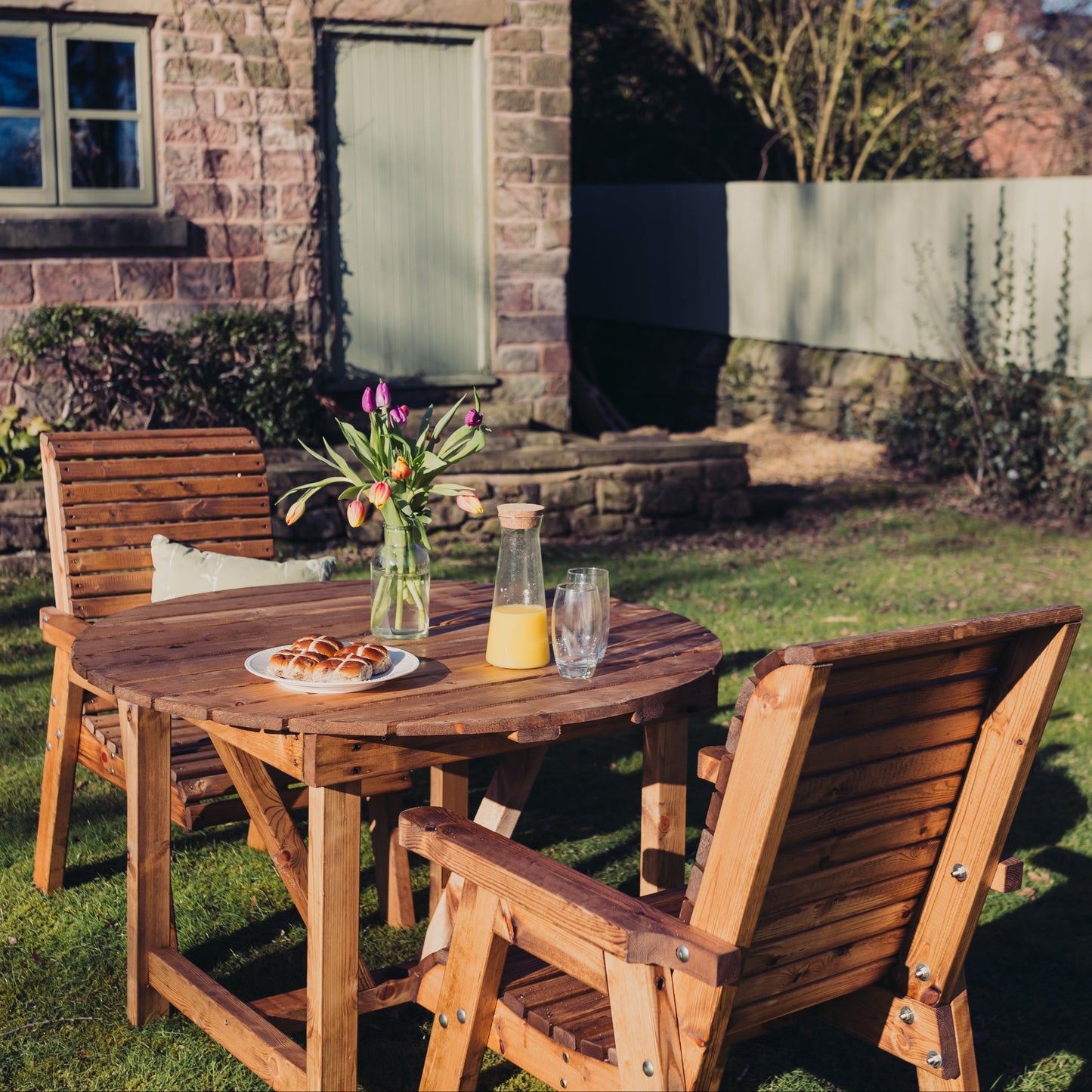 Valley 2 Seat Set 2 X Chairs Round Table