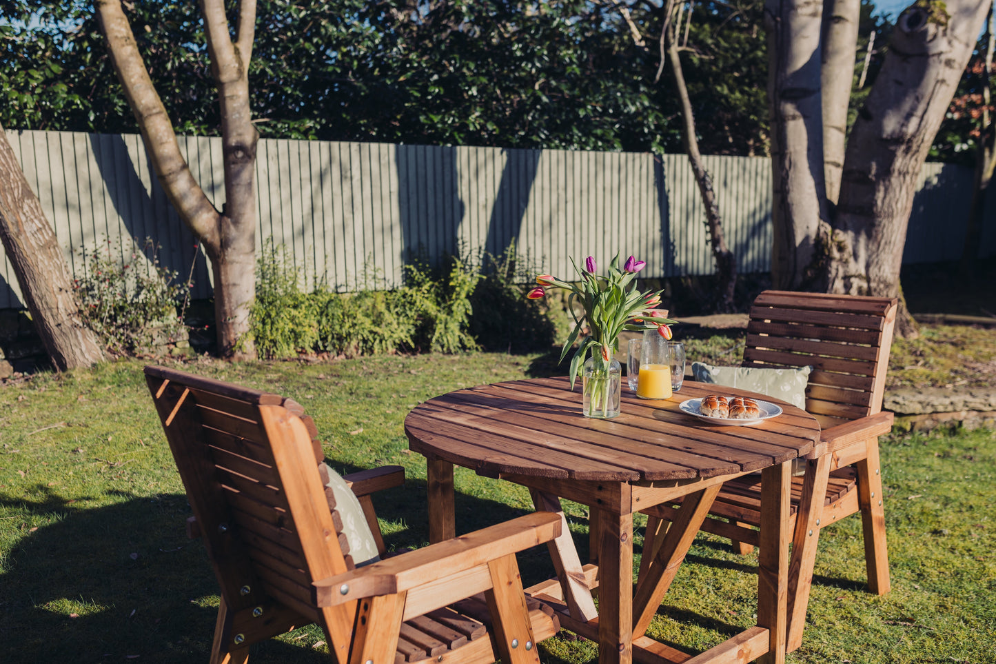 Valley 2 Seat Set 2 X Chairs Round Table