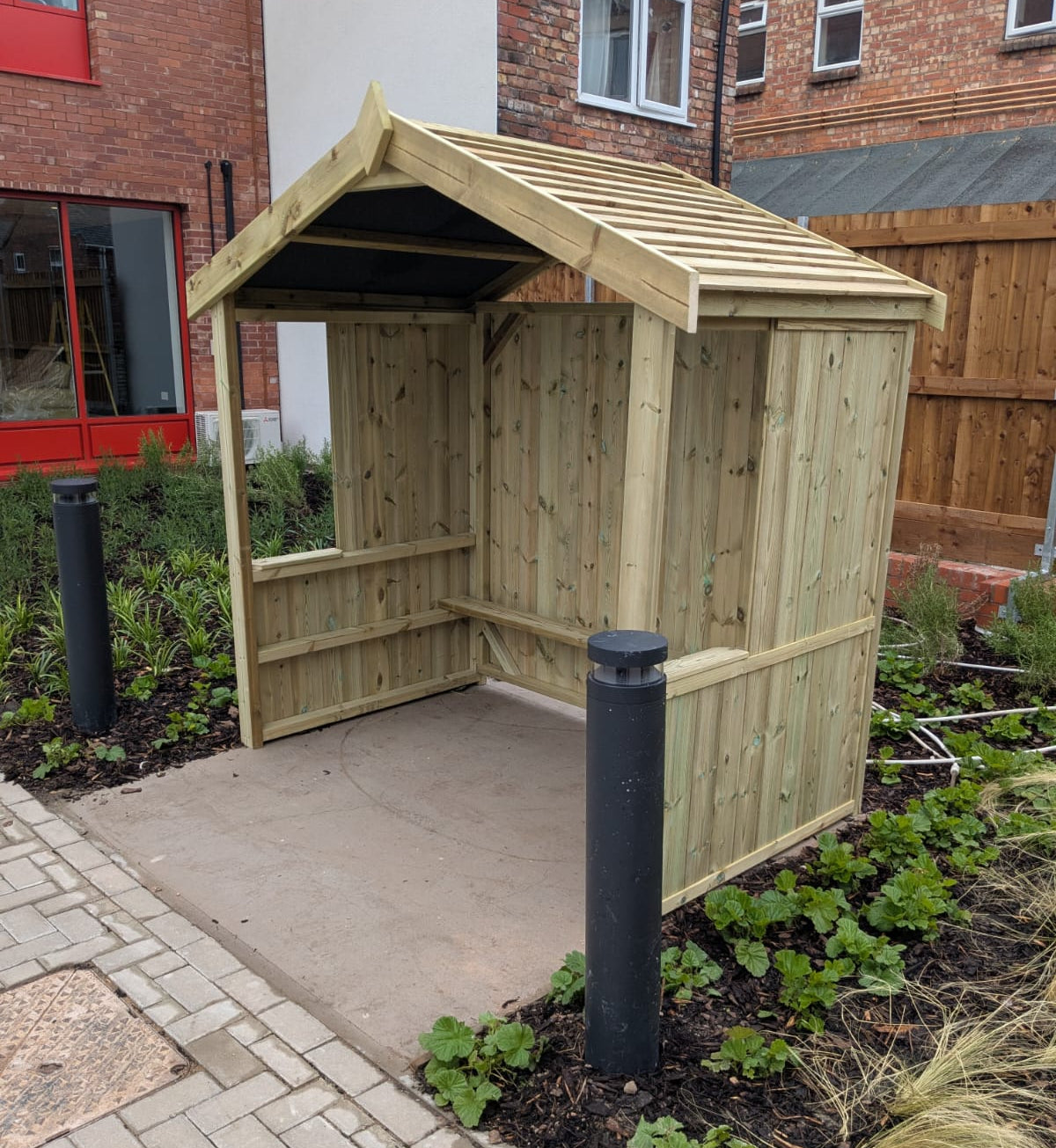 LARGE SMOKING SHELTER (APEX ROOF)