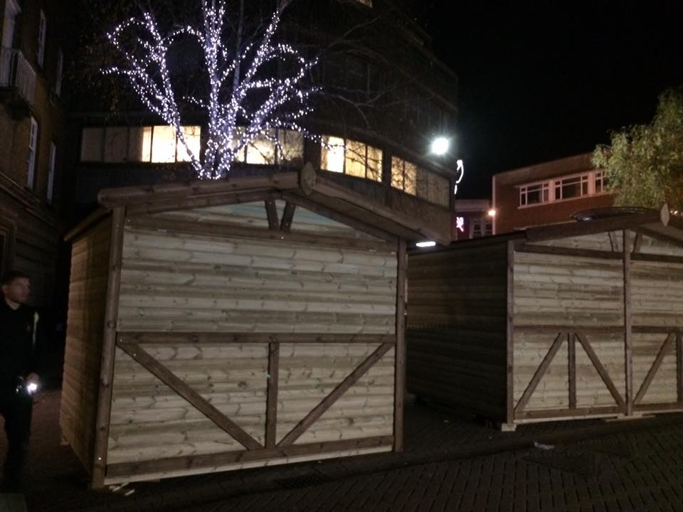 MARKET CHALET - 3M X 2.4M